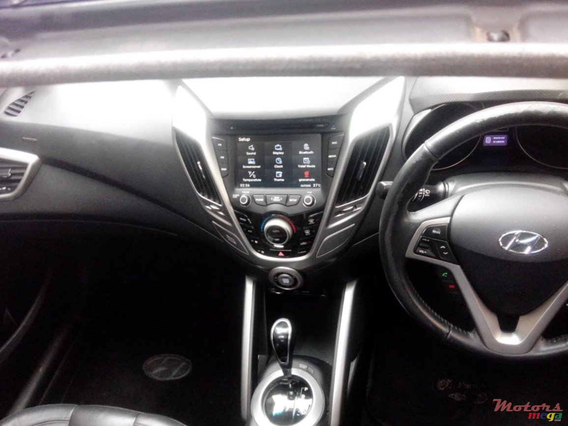 2012' Hyundai Veloster photo #5
