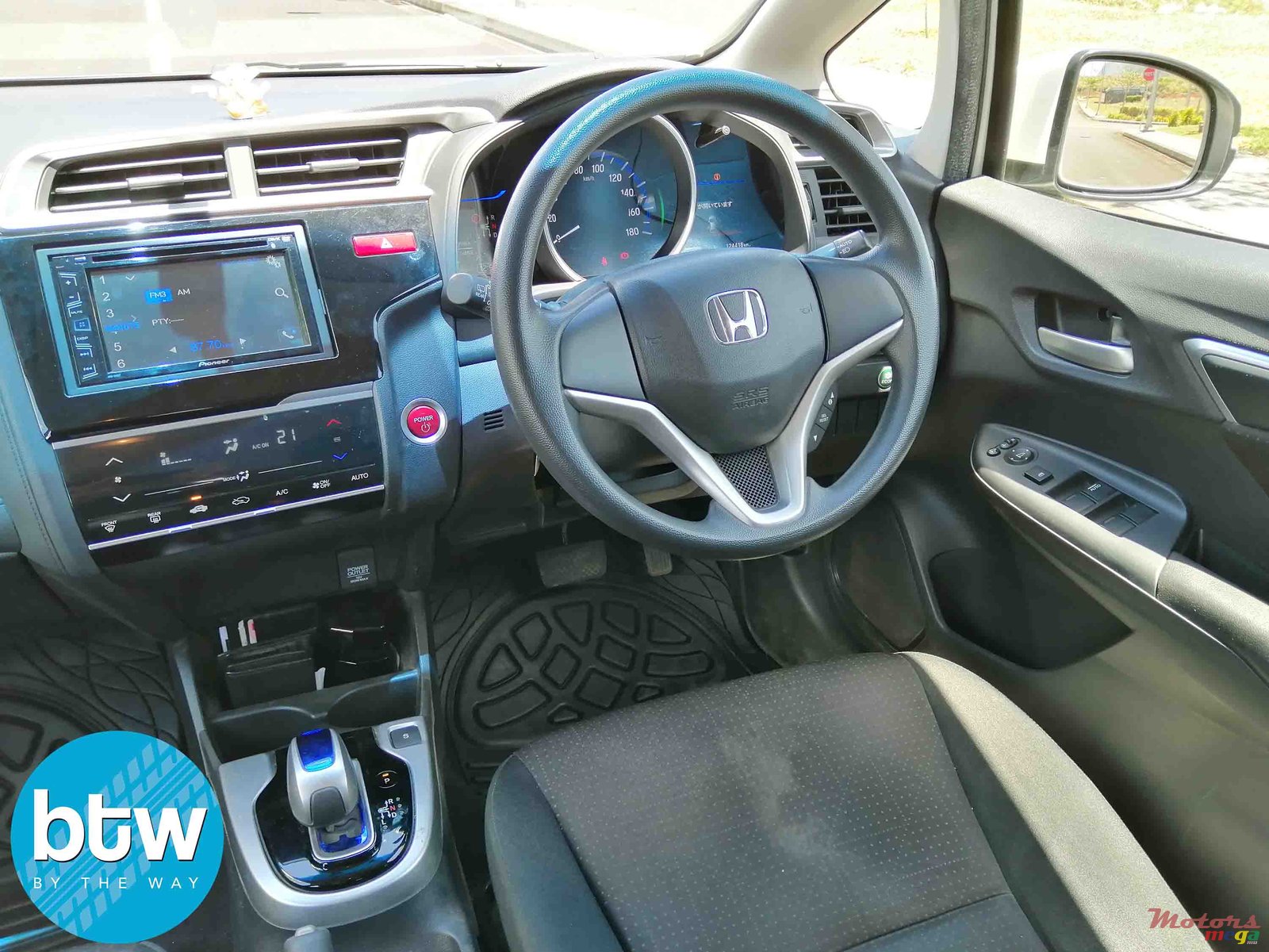 2014' Honda Fit Hybrid photo #5