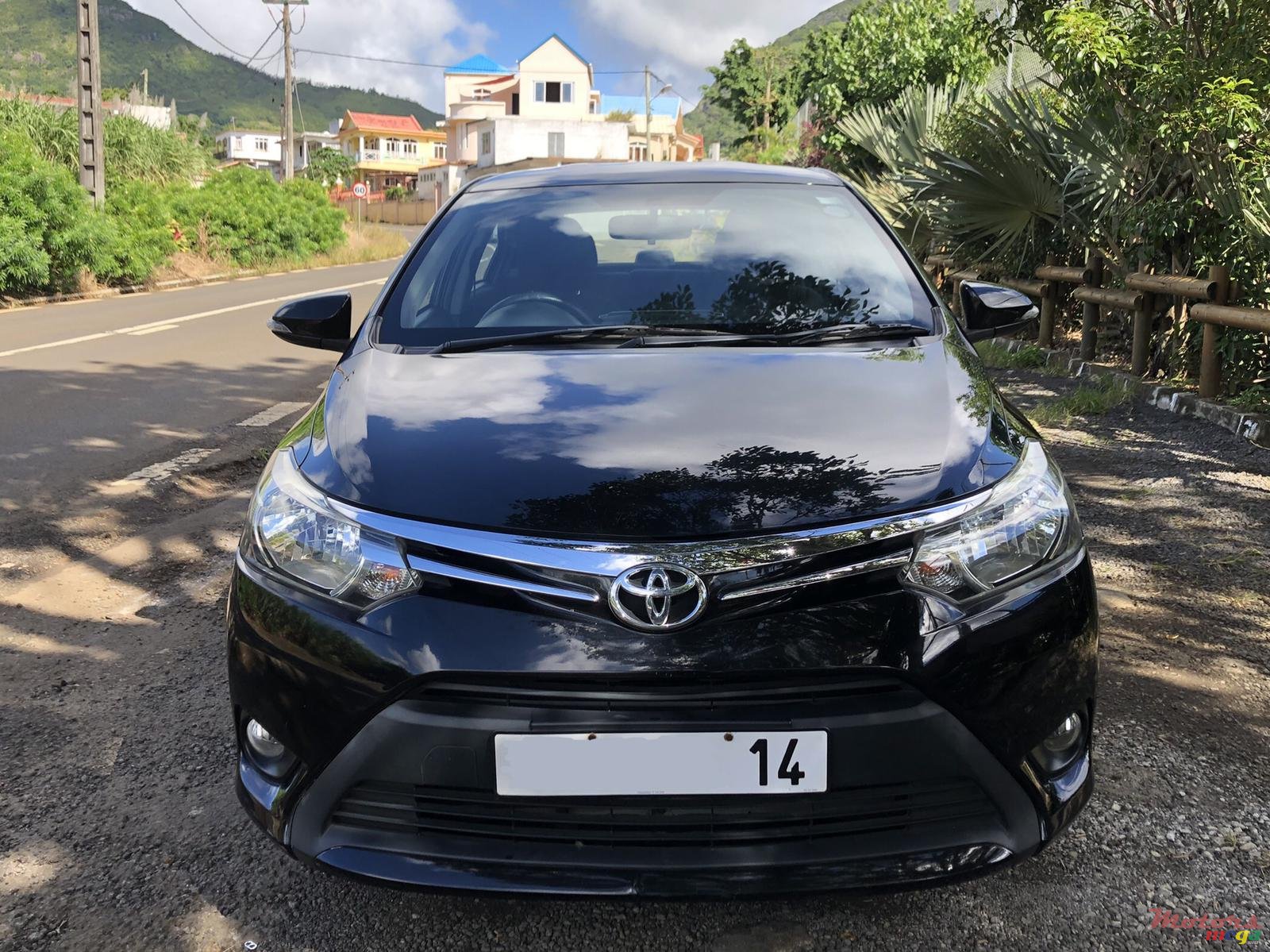 2014' Toyota Yaris G Edition photo #2