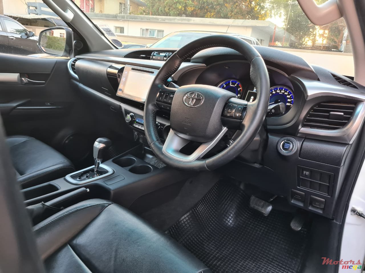2016' Toyota Hilux photo #6