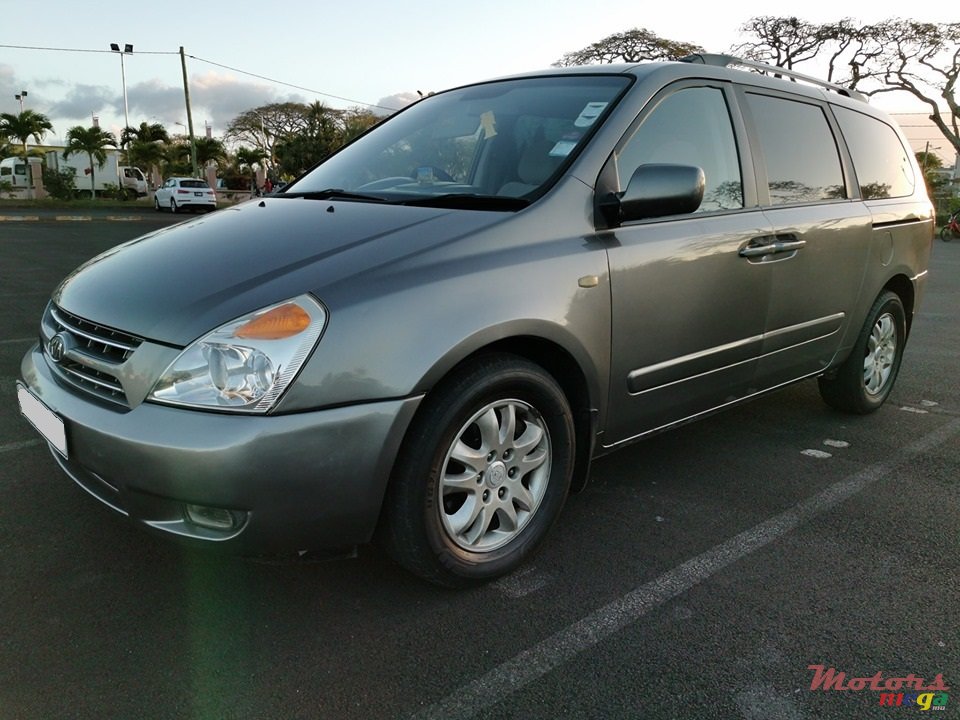 2010' Kia Carnival photo #4
