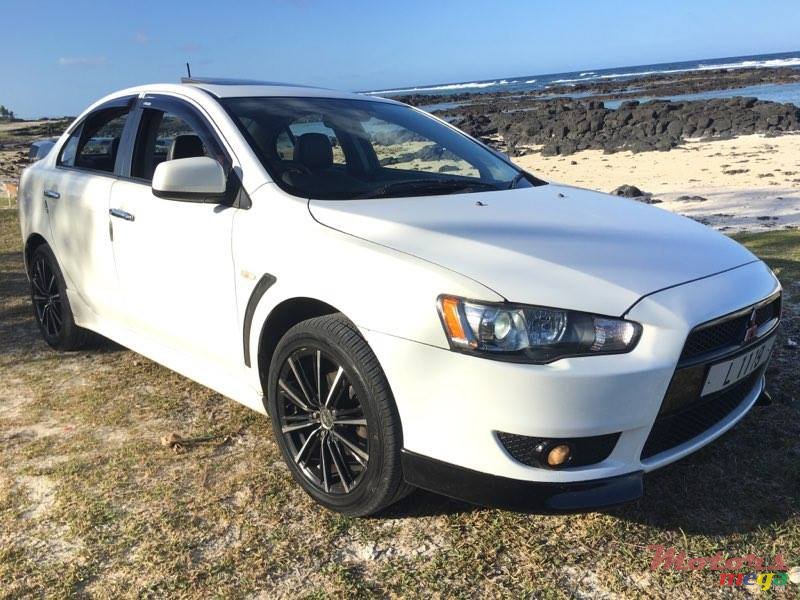 2008' Mitsubishi Lancer Evolution photo #2