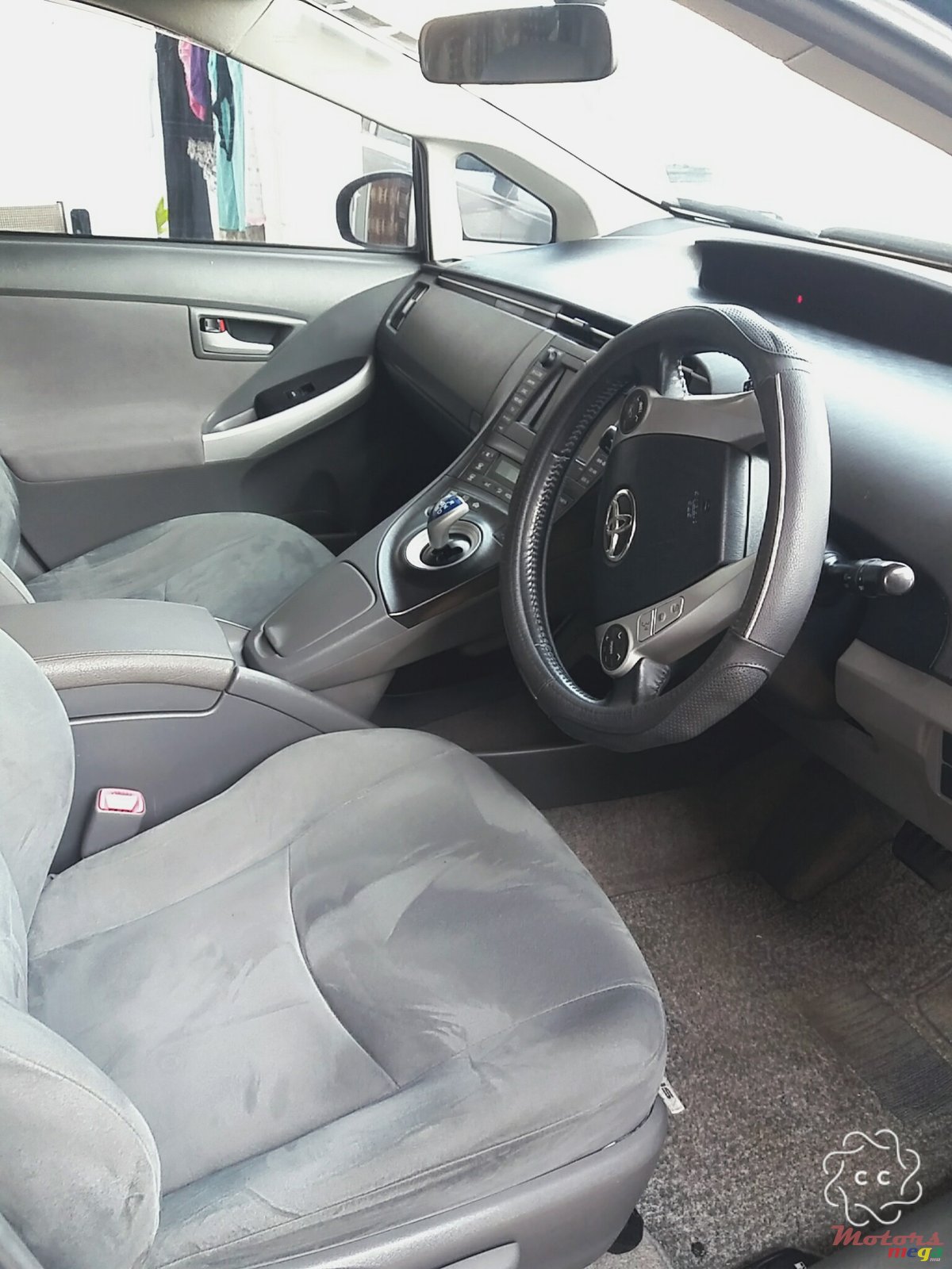 2010' Toyota Prius photo #5