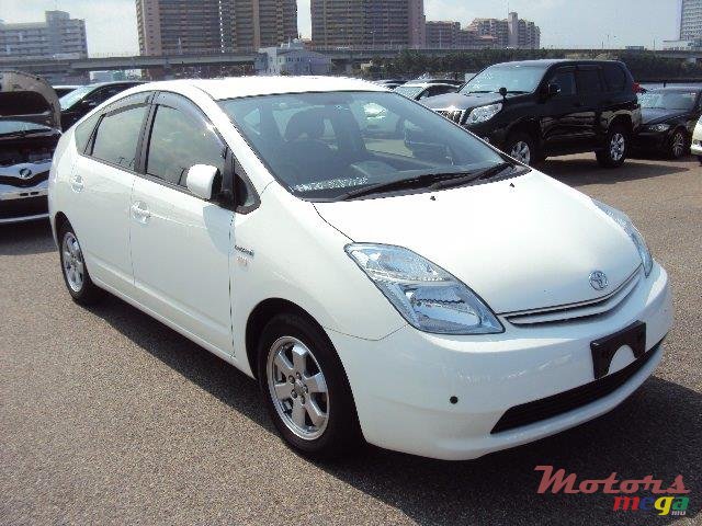 2012' Toyota Prius photo #1