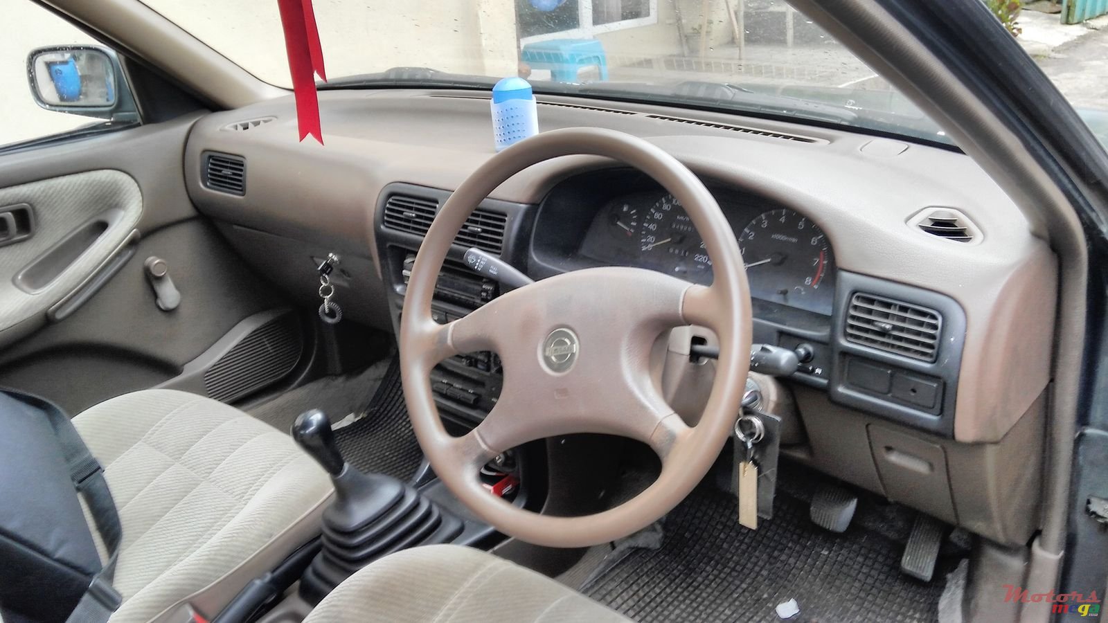 1993' Nissan Sunny saloon photo #6