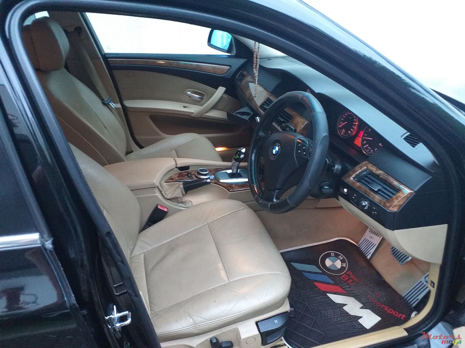 2008' BMW 523 photo #4