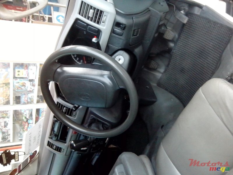 2008' Toyota HiAce photo #3