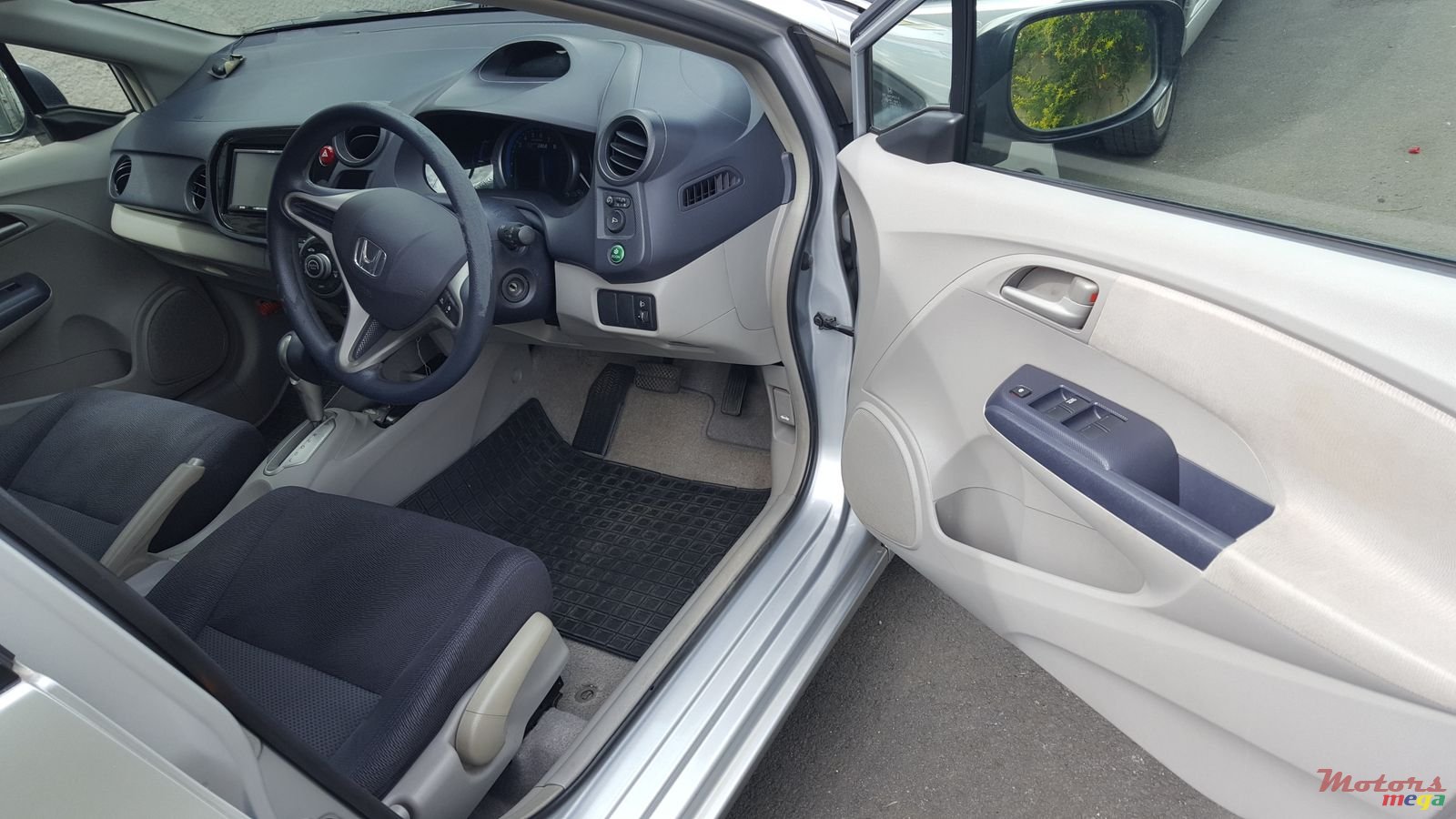 2010' Honda Insight photo #2