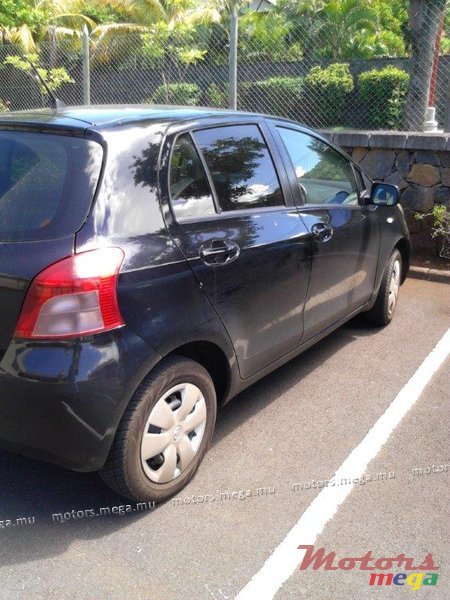 2007' Toyota Vitz photo #3