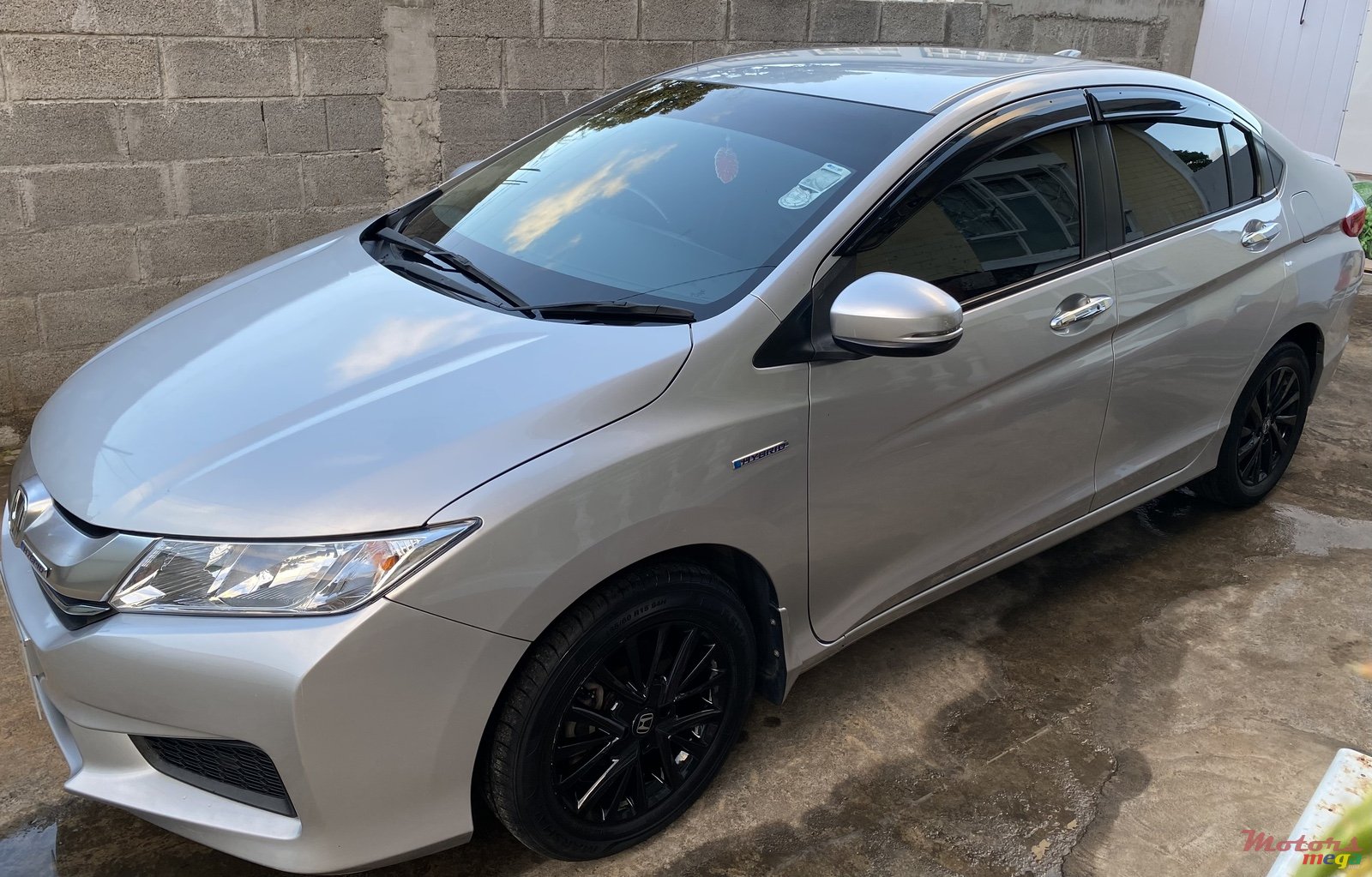 2015' Honda Grace photo #2