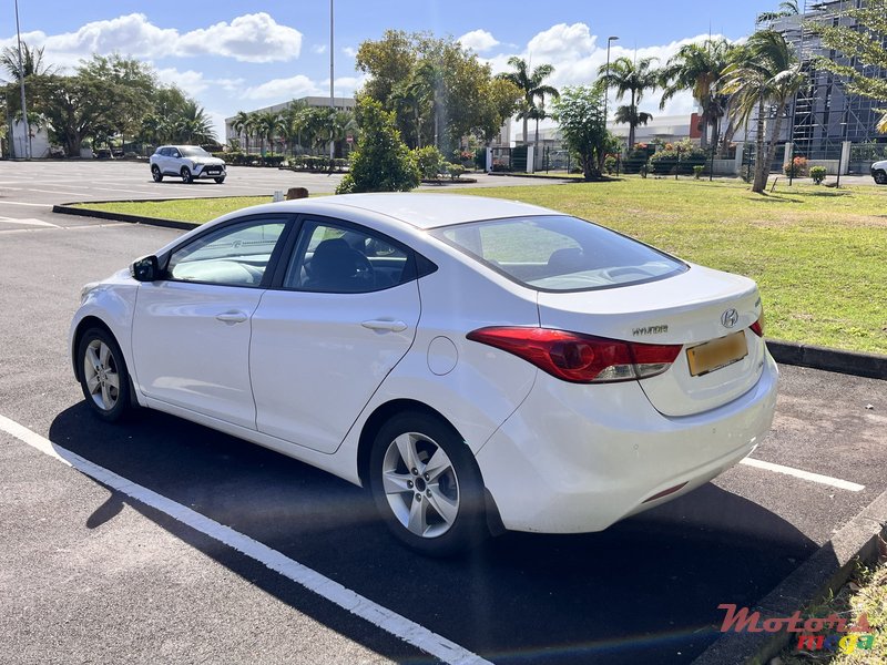 2012' Hyundai Elantra photo #3
