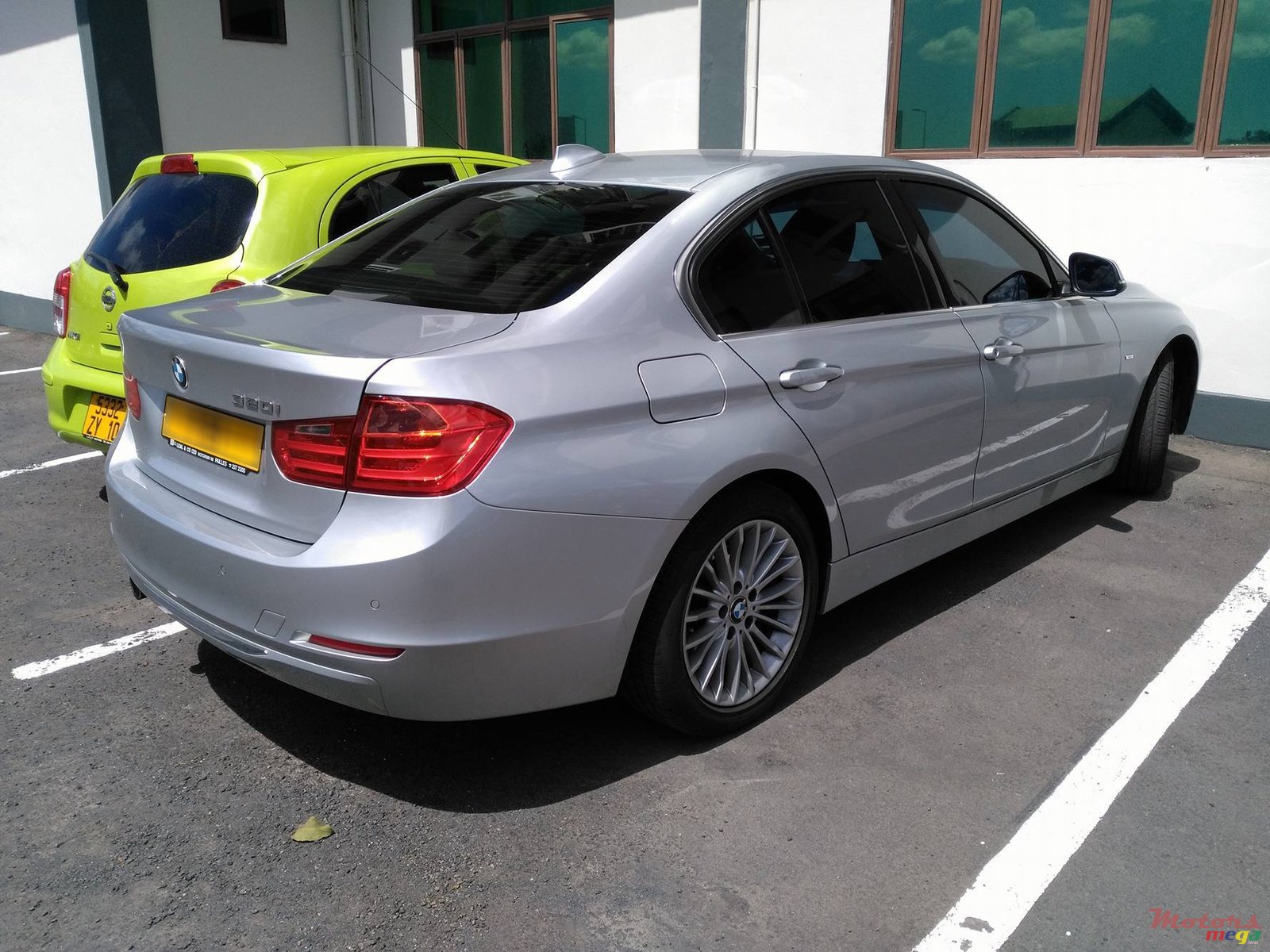 2012' BMW 320 i photo #2