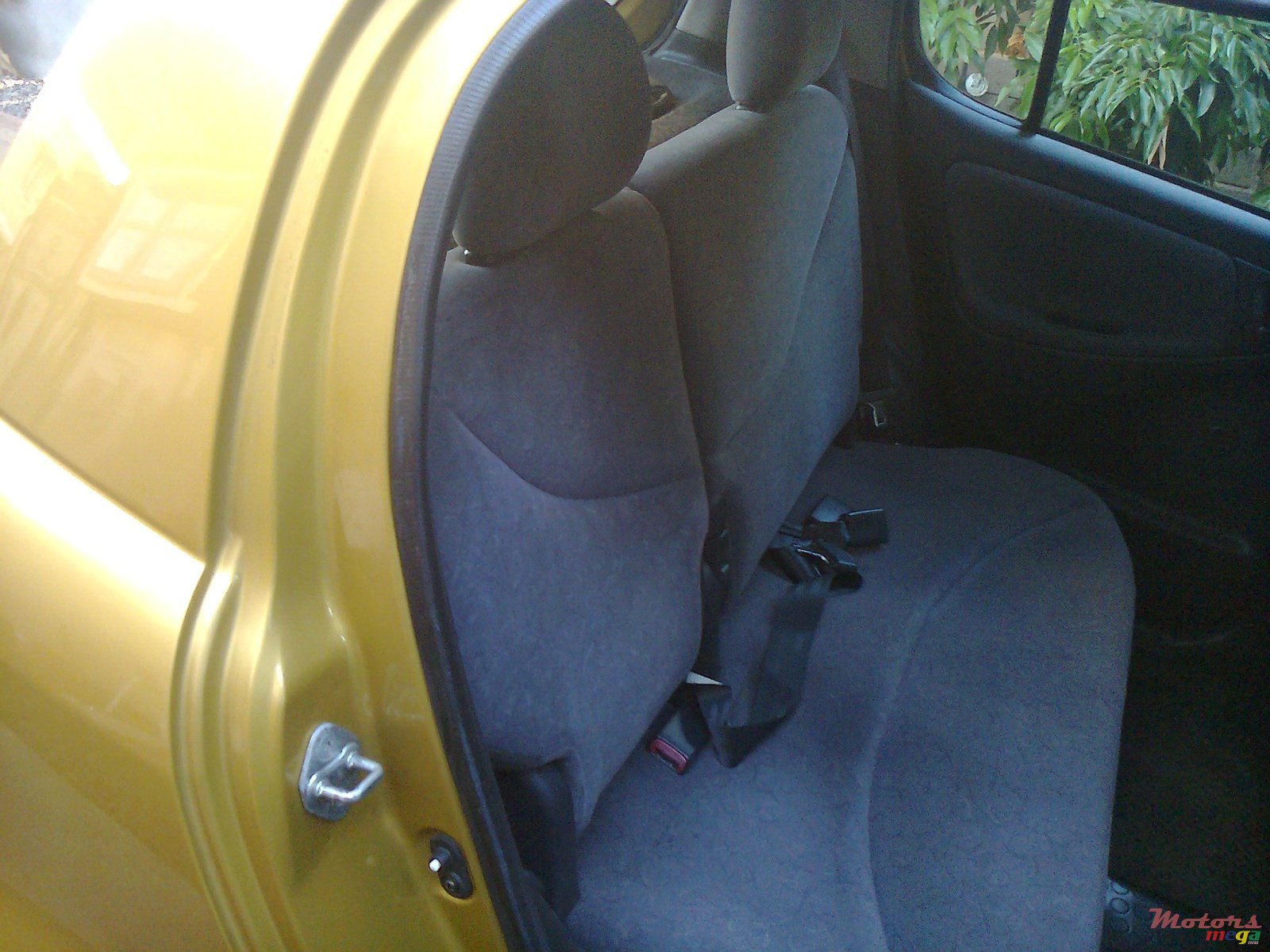 2000' Toyota Vitz photo #2