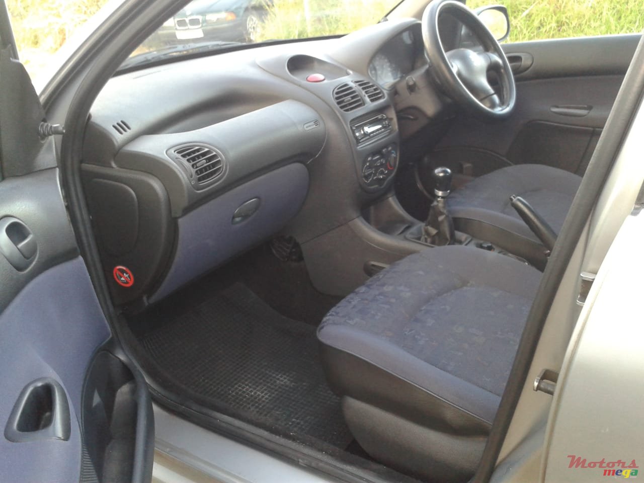 2001' Peugeot 206 1.1 Hatchback photo #2