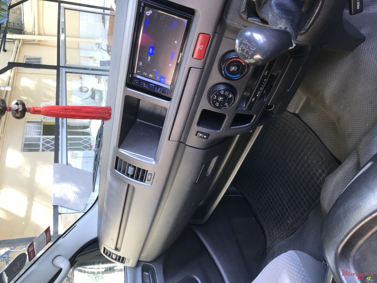 2012' Toyota photo #2