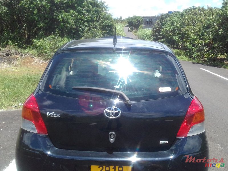 2011' Toyota Vitz nil photo #2