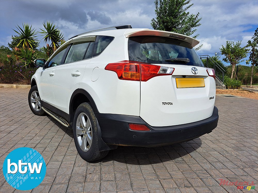 2015' Toyota RAV4 photo #3