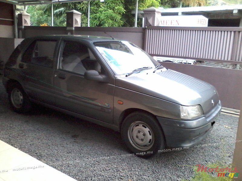 1996' Renault Clio photo #1