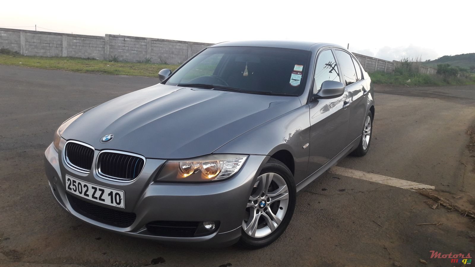 2011' BMW 318 photo #3