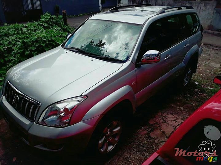 2006' Toyota Land Cruiser photo #1