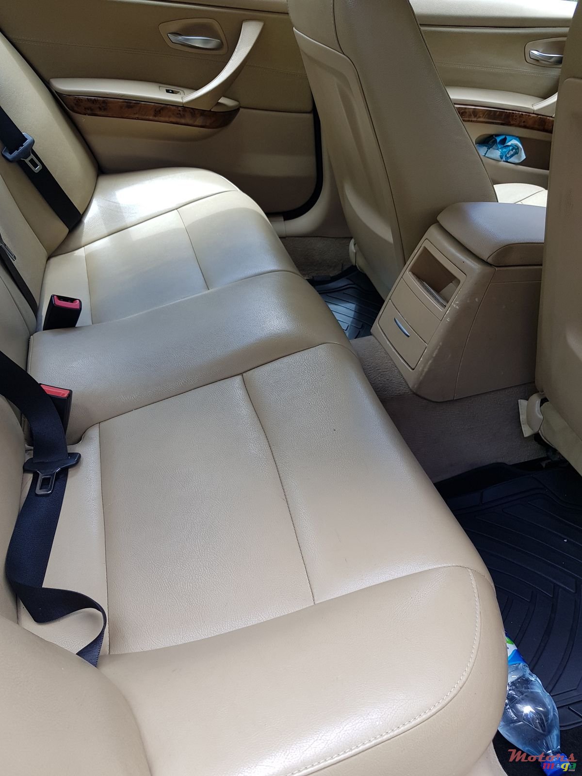 2008' BMW 320 320i photo #5