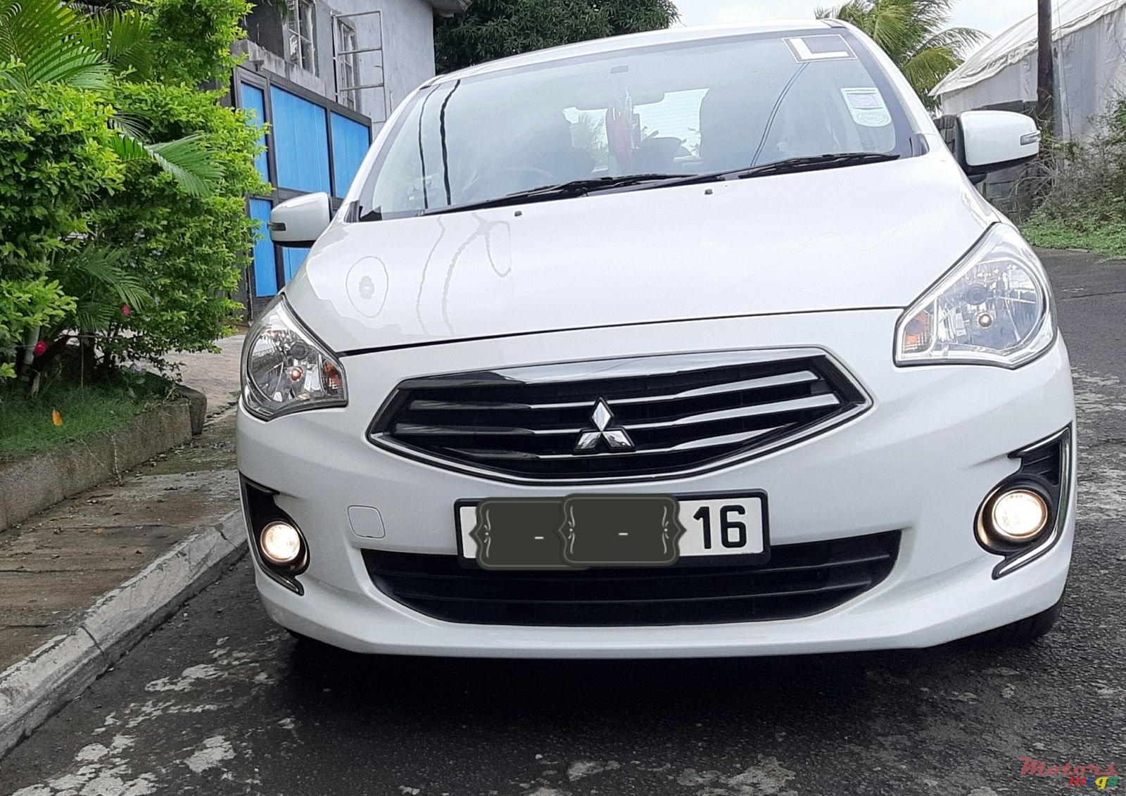 2016' Mitsubishi Mirage photo #1