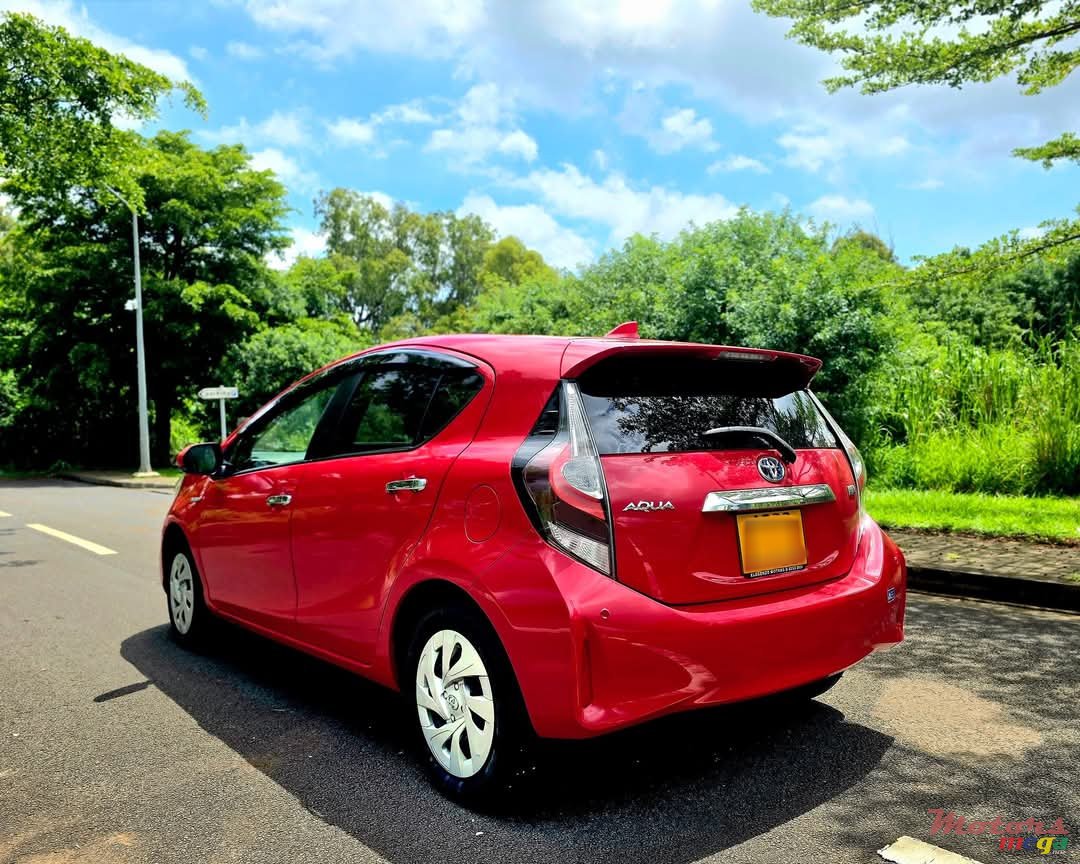 2020' Toyota Aqua photo #3