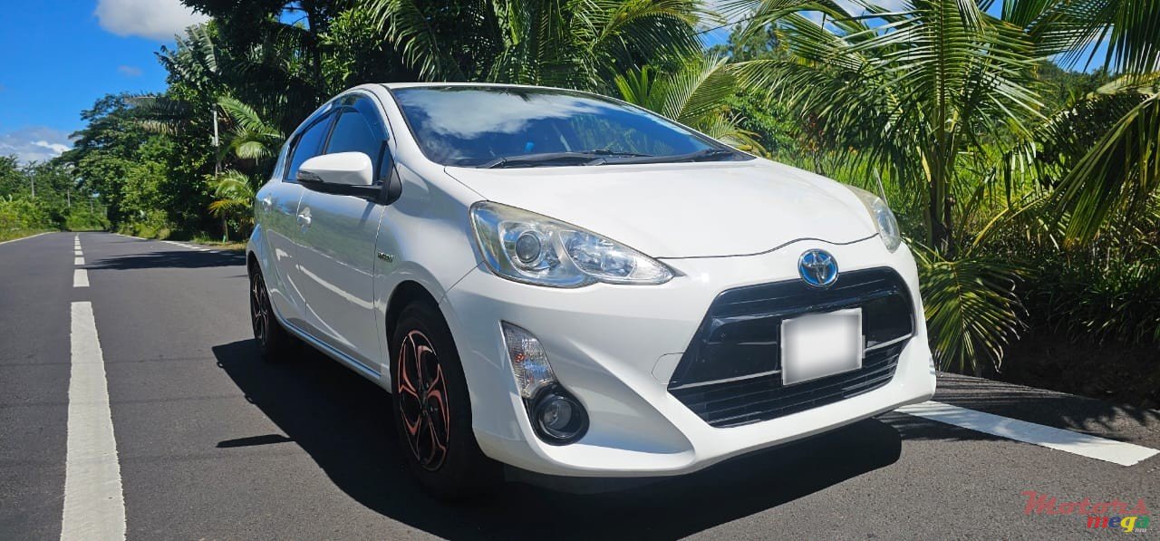 2016' Toyota Aqua photo #1