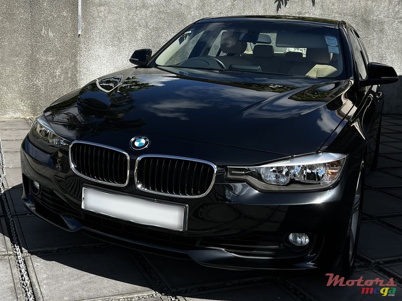 2012' BMW 3 Series Sedan 328 i photo #1
