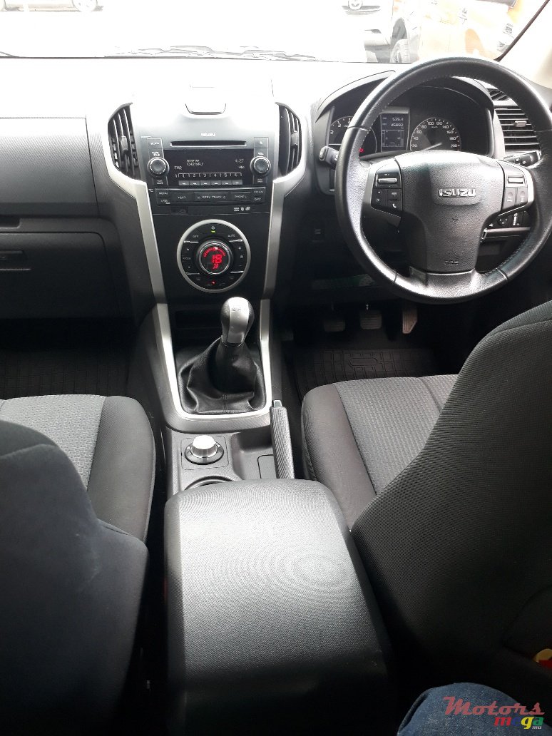 2016' Isuzu D-Max photo #6