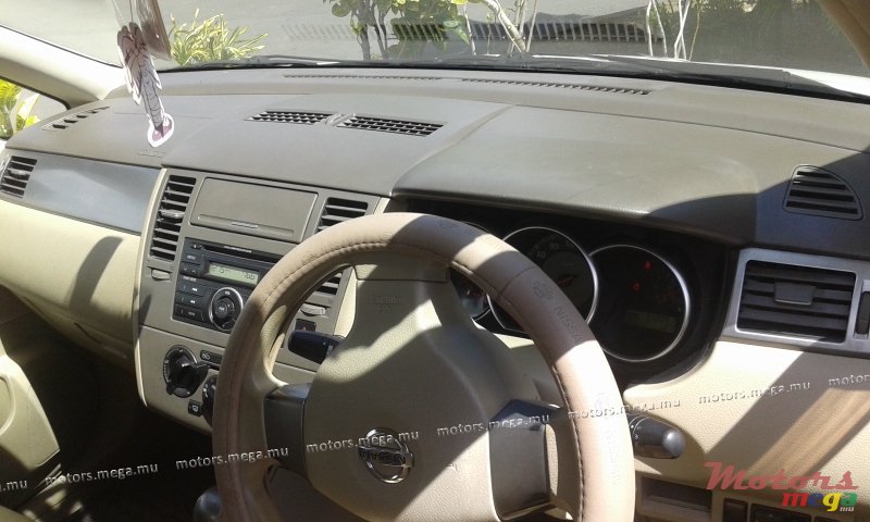 2005' Nissan Latio photo #4