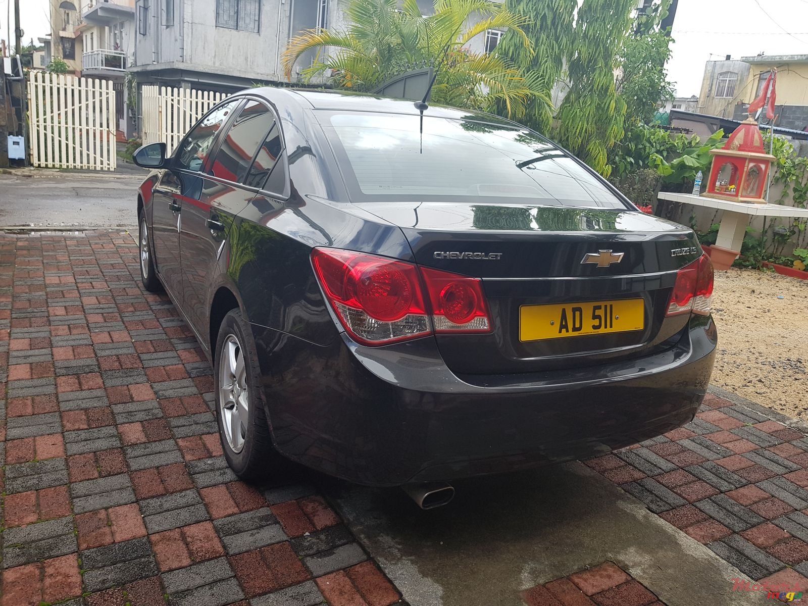 2010' Chevrolet Cruze Ls photo #2