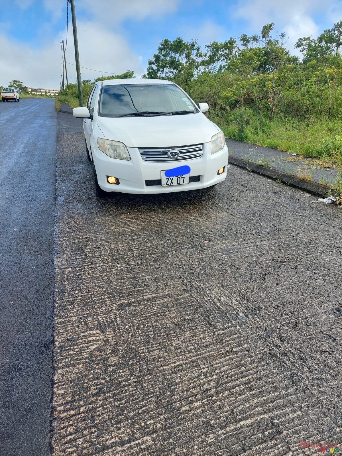 2007' Toyota Axio photo #2