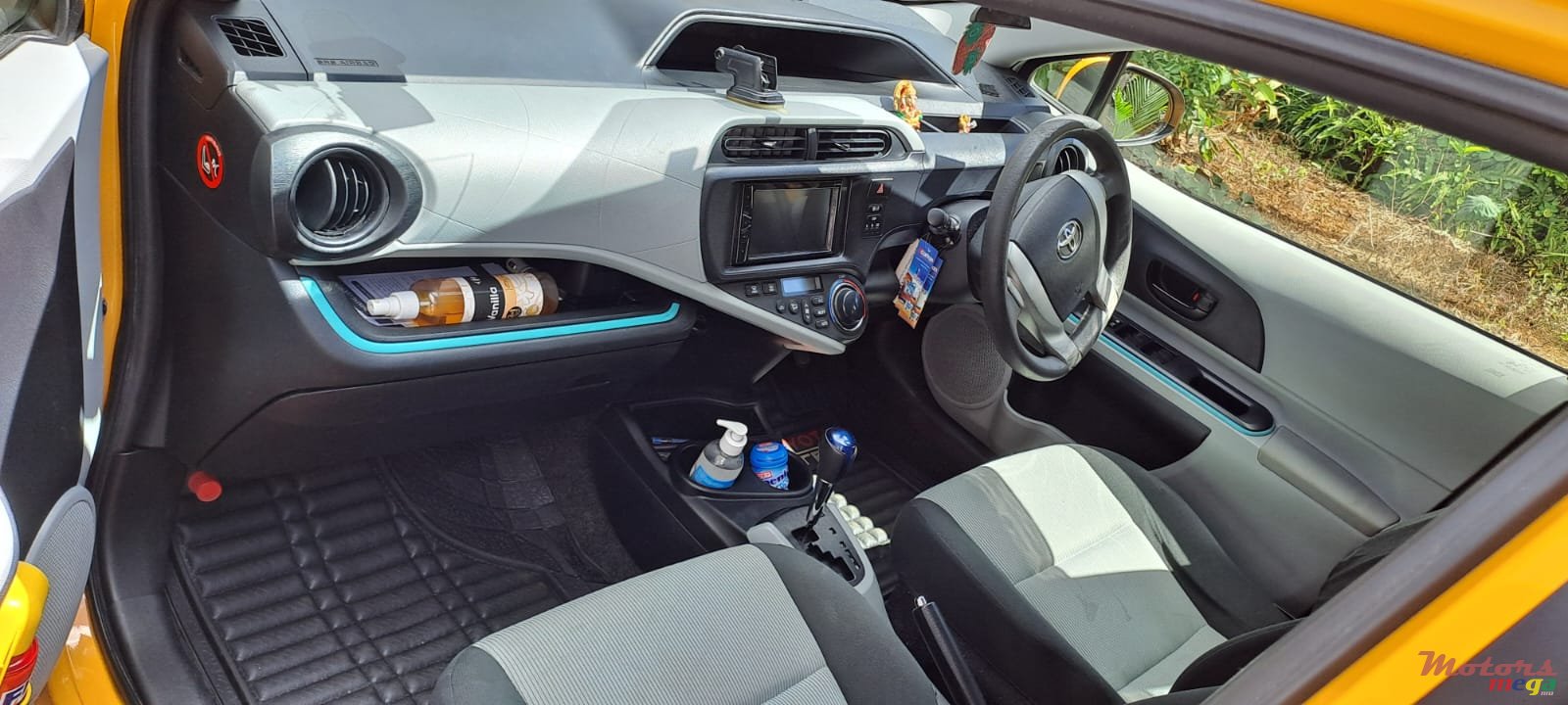 2013' Toyota Aqua photo #4