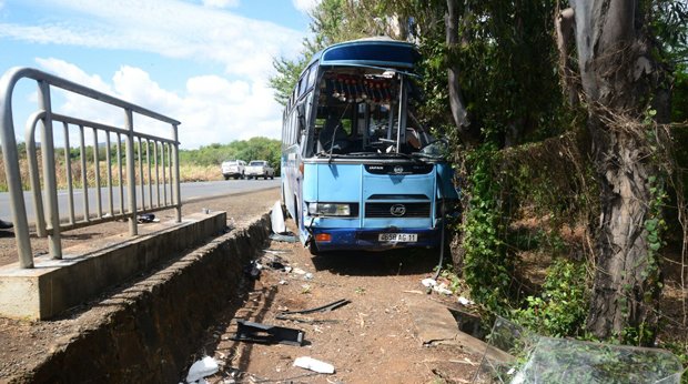 Collision Entre un Bus et une Voiture: un Jeune Homme aux Soins Intensifs