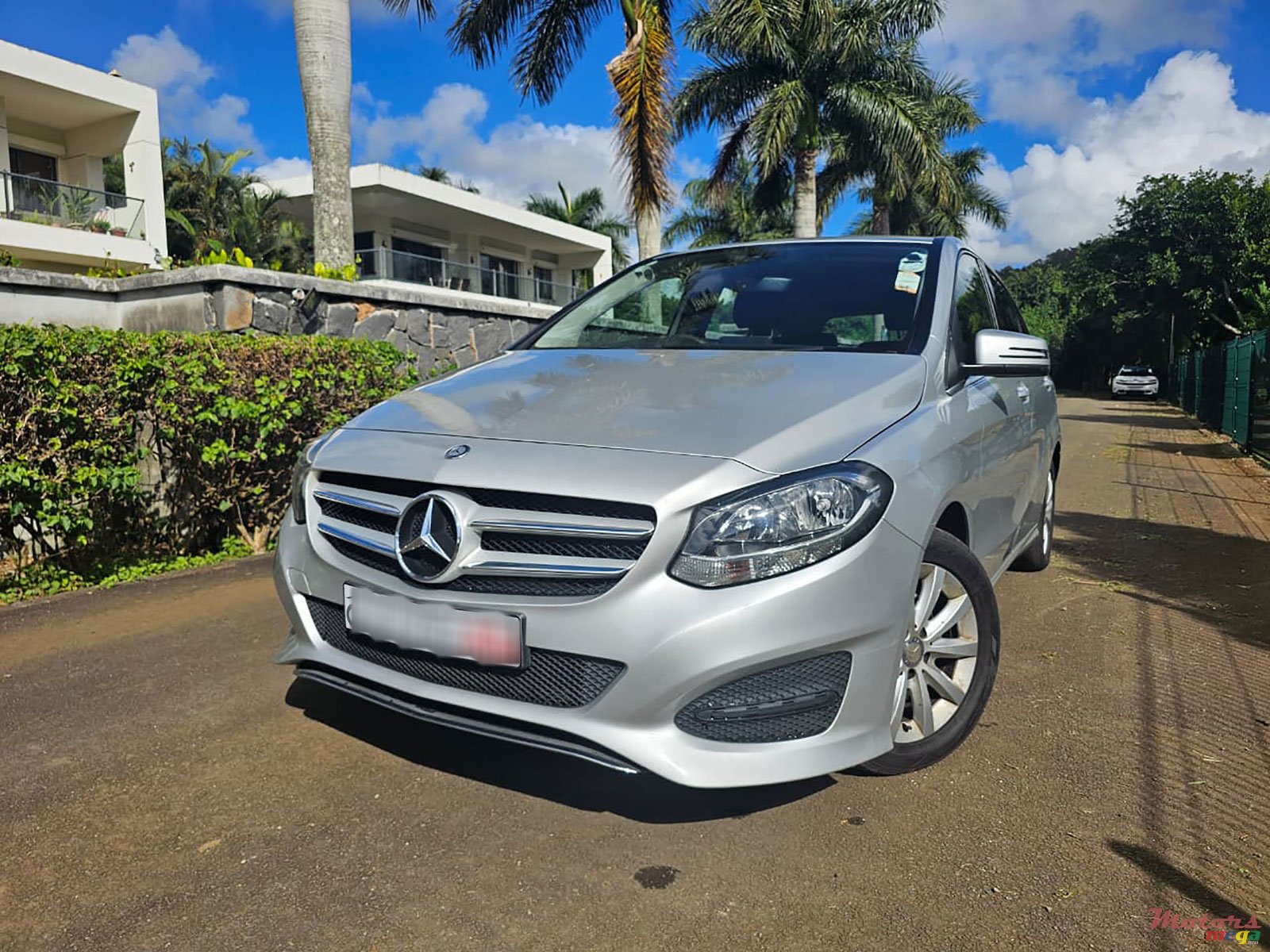 2016' Mercedes-Benz B 180 Style 1.6 photo #1