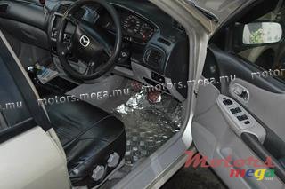 2002' Mazda 323 photo #2