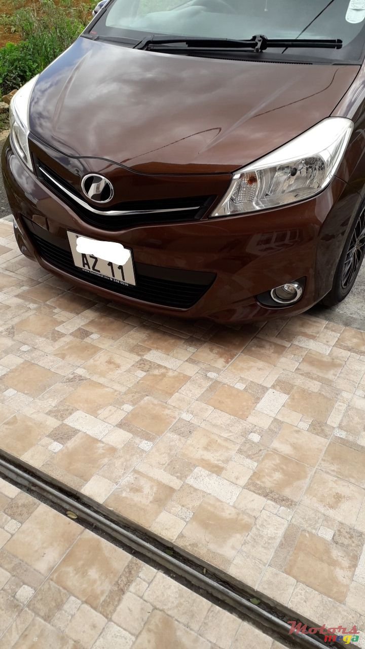 2011' Toyota Vitz JEWELA photo #2