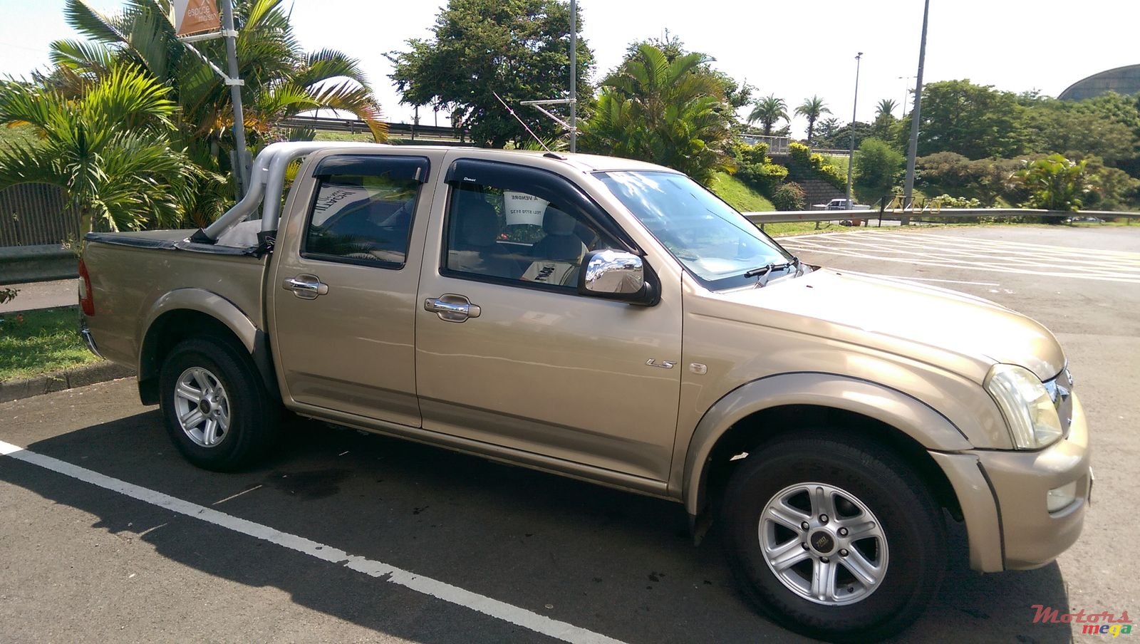 2004' Isuzu D-Max photo #1