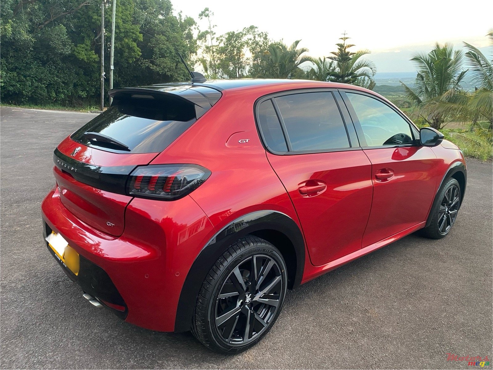 2023' Peugeot 208 GT photo #2