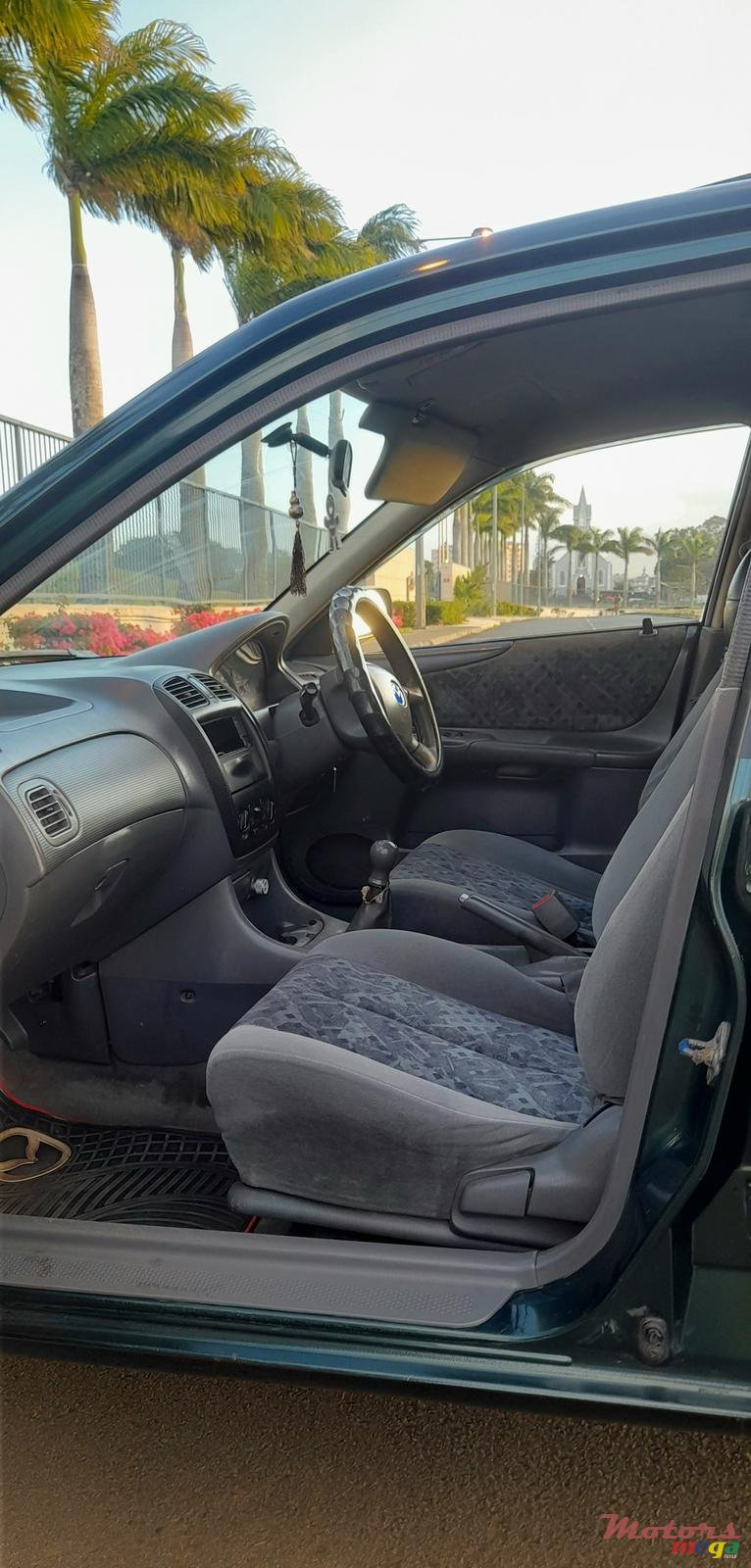 2000' Mazda 323 photo #5