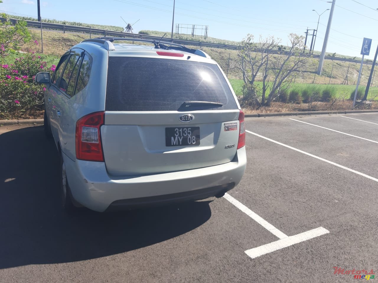 2008' Kia Carens photo #1