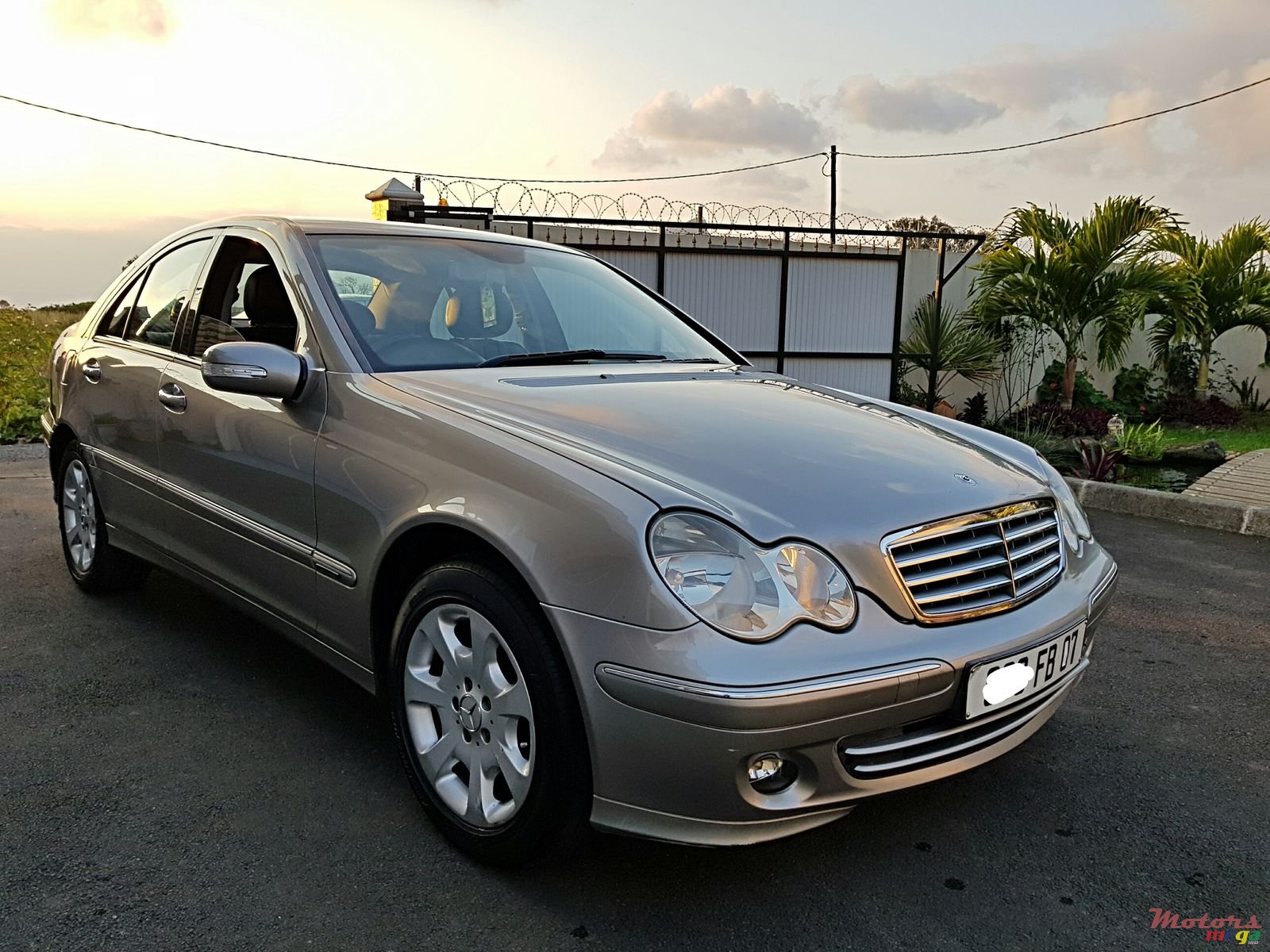 2007' Mercedes-Benz c200 automatic photo #2