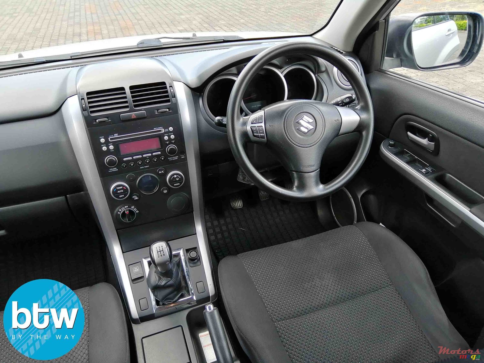 2011' Suzuki Grand Vitara 4WD photo #5