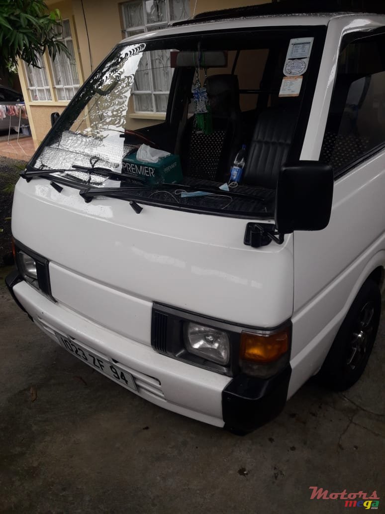 1994' Nissan photo #6