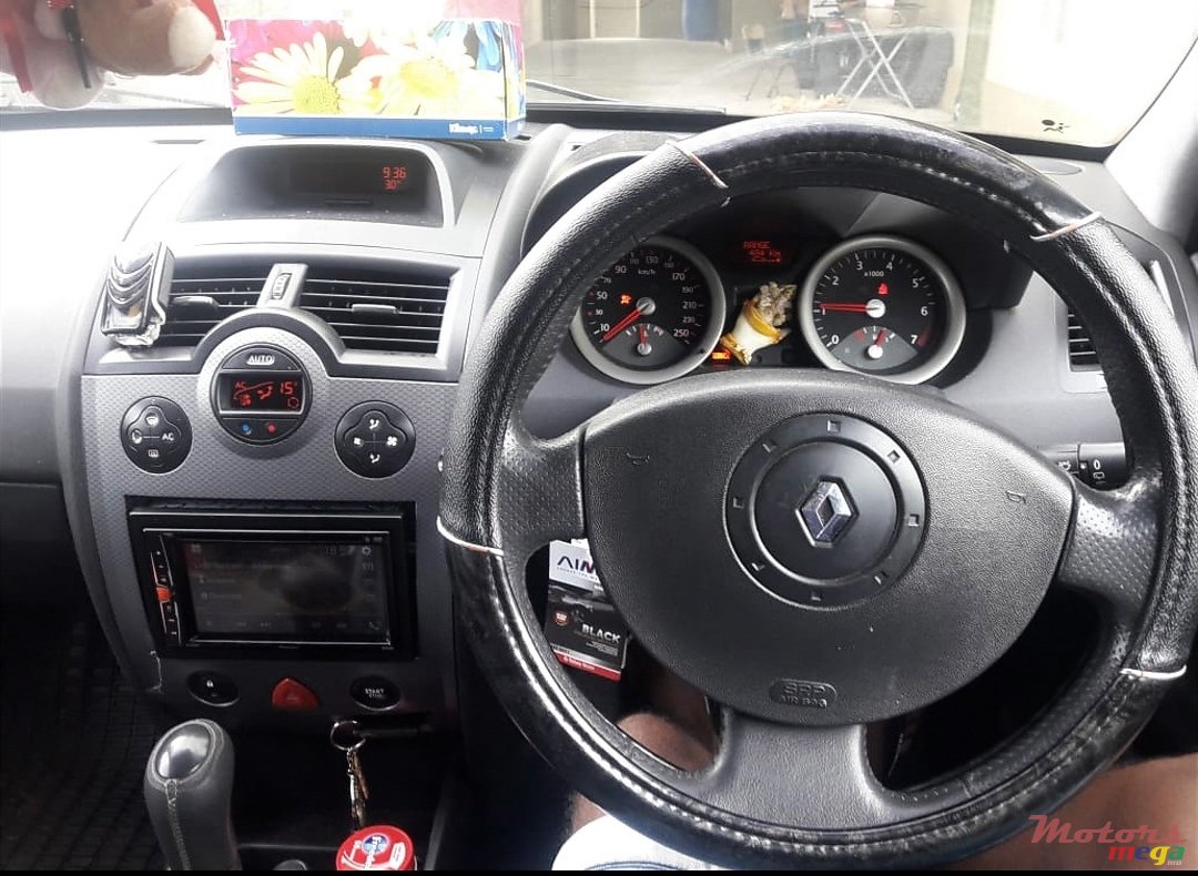 2006' Renault Megane photo #4