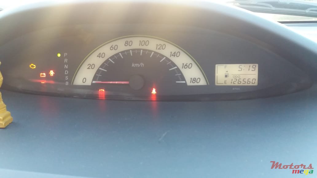 2007' Toyota Yaris Belta photo #5