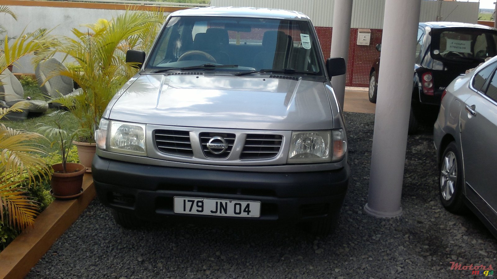 2004' Nissan hardbody photo #1