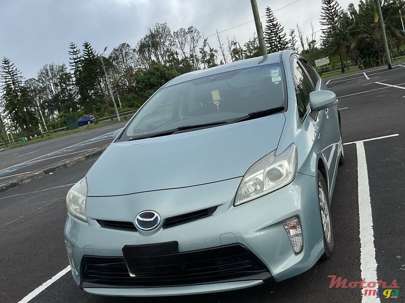 2012' Toyota Prius photo #1