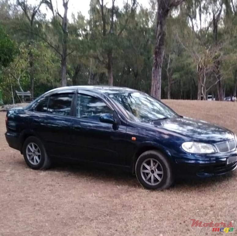 2002' Nissan Sunny photo #2